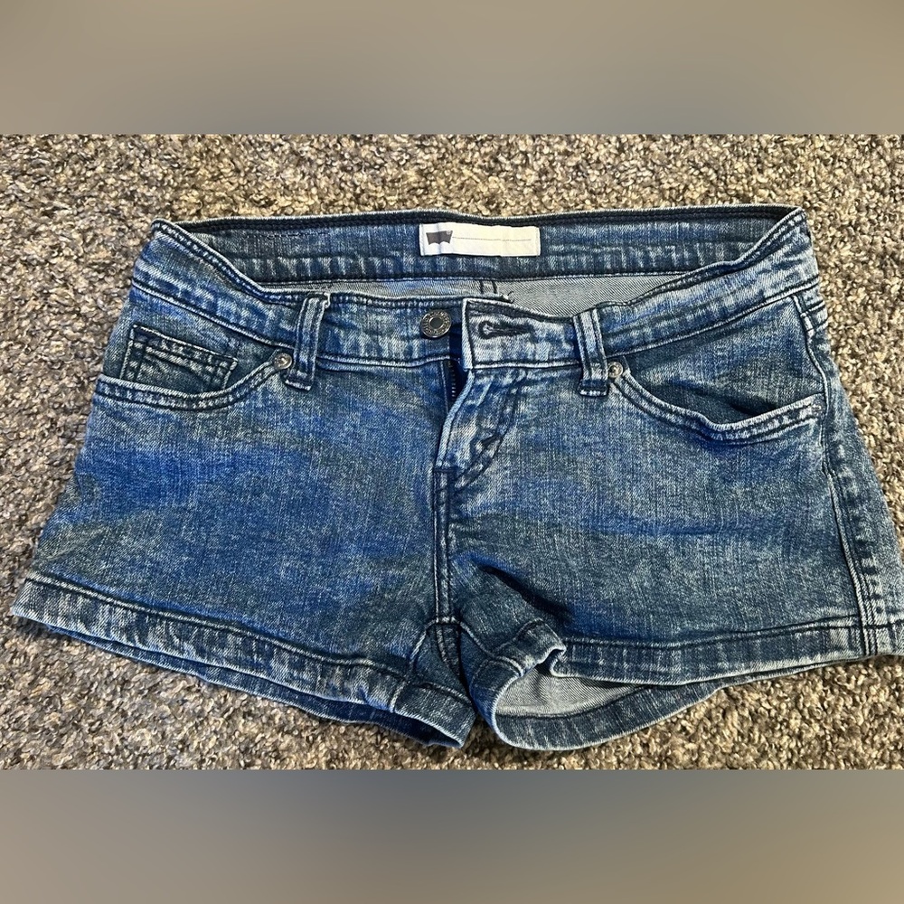 Levi’s denim shorts. Stretch fit. 2.5” inseam.